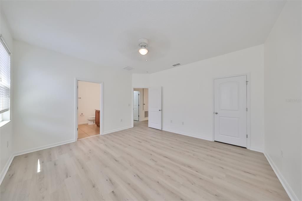 Active With Contract: $350,000 (4 beds, 2 baths, 1880 Square Feet)