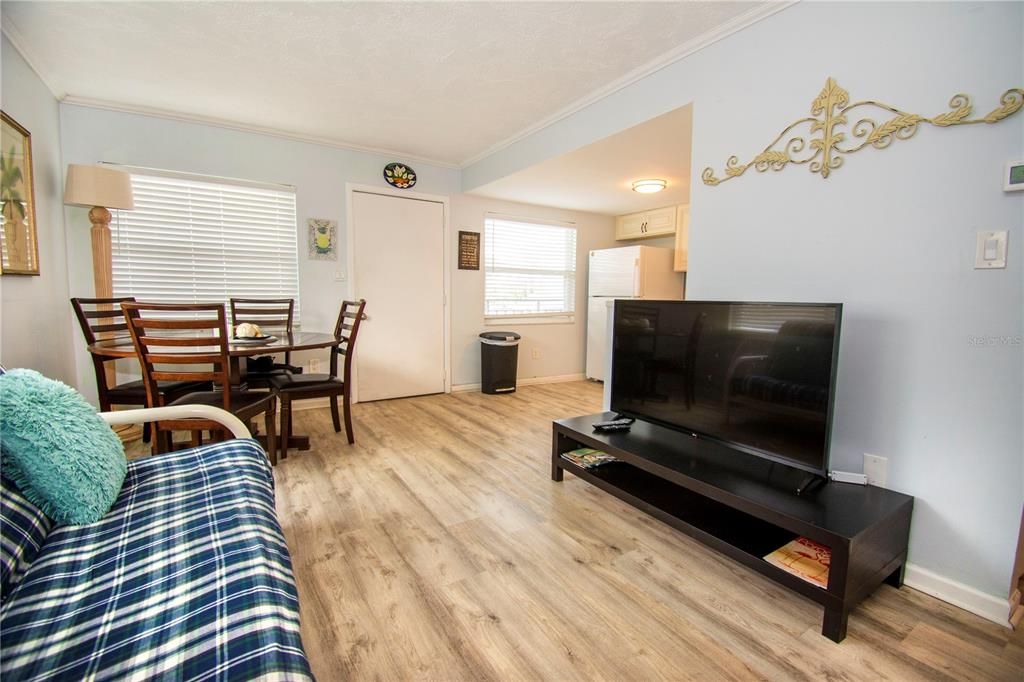 For Sale: $315,000 (1 beds, 1 baths, 530 Square Feet)