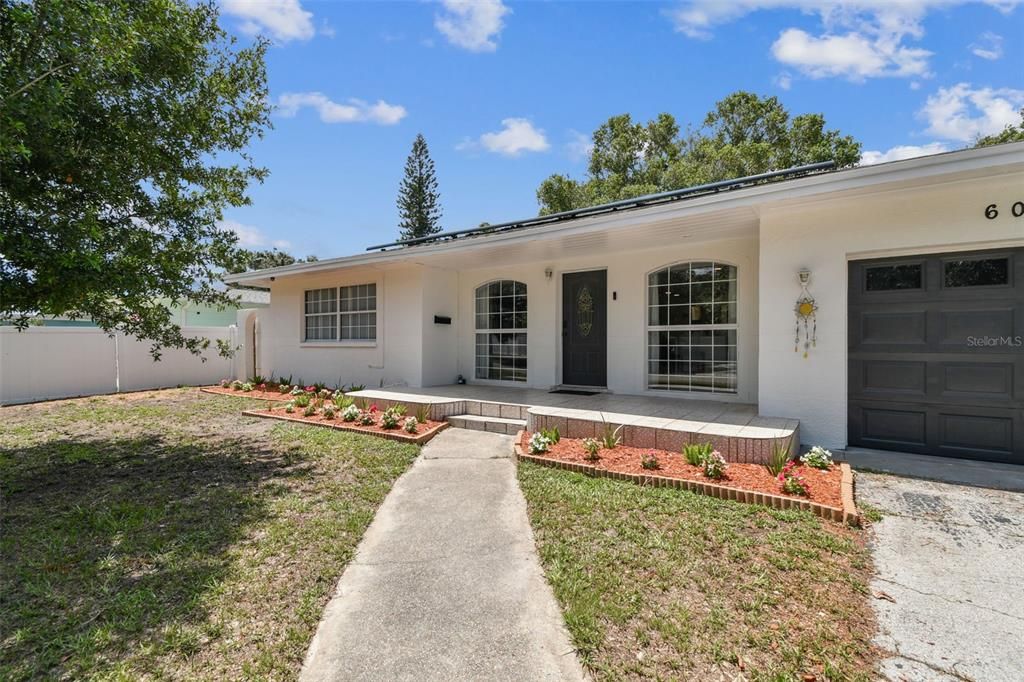 For Sale: $449,000 (3 beds, 2 baths, 1287 Square Feet)