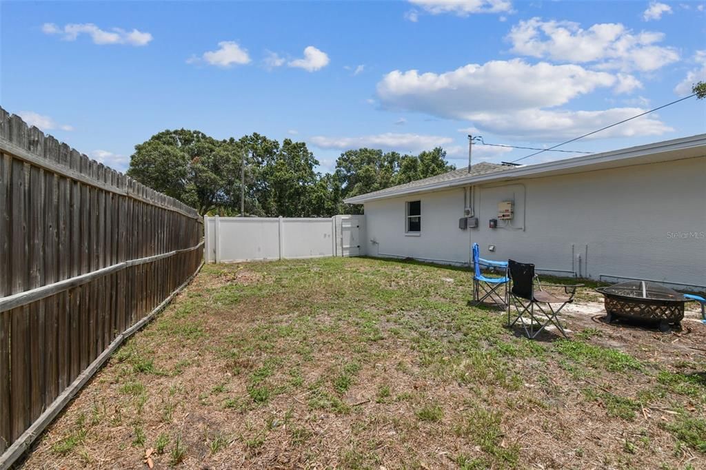 For Sale: $449,000 (3 beds, 2 baths, 1287 Square Feet)