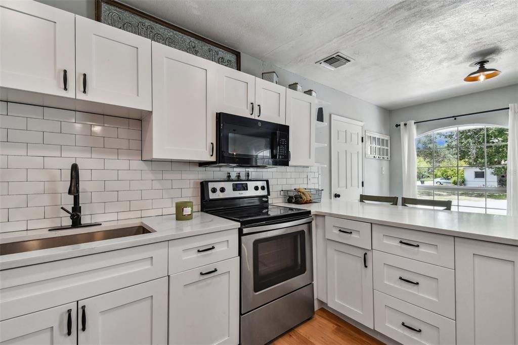 For Sale: $449,000 (3 beds, 2 baths, 1287 Square Feet)