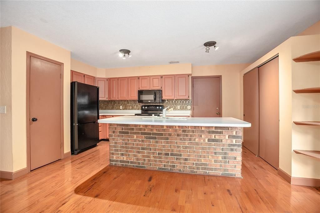 For Sale: $405,900 (3 beds, 2 baths, 1809 Square Feet)