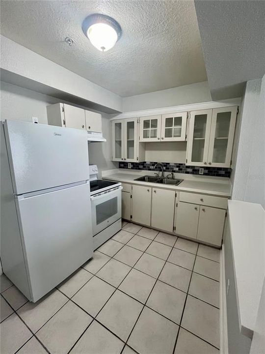 For Rent: $2,125 (1 beds, 1 baths, 560 Square Feet)