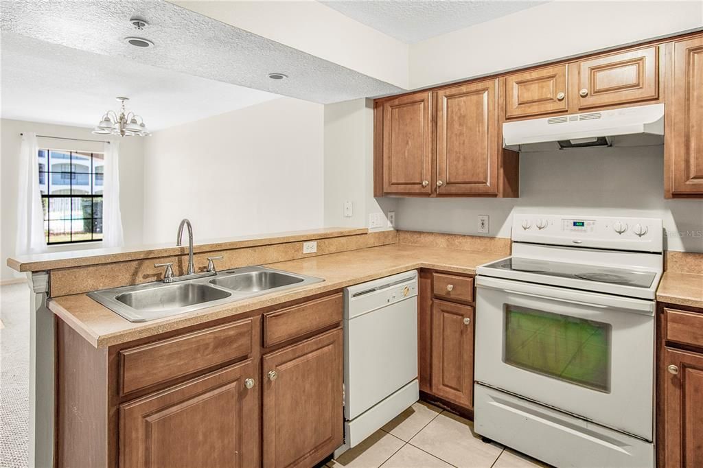 For Rent: $2,300 (3 beds, 2 baths, 1165 Square Feet)