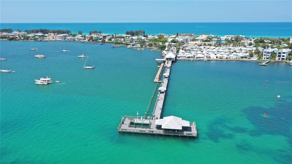 On Anna Maria Island, for entertainment visit Bridge Street's shops, restaurants, and bars.