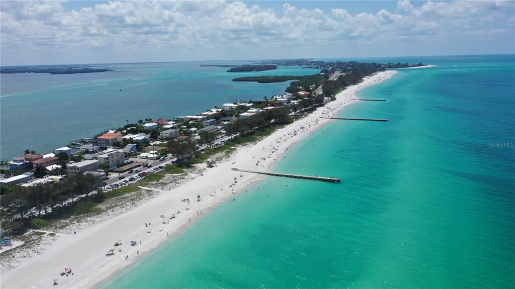 Just 20 minutes away, the barrier island of Anna Maria, with its long stretches of white sandy beaches