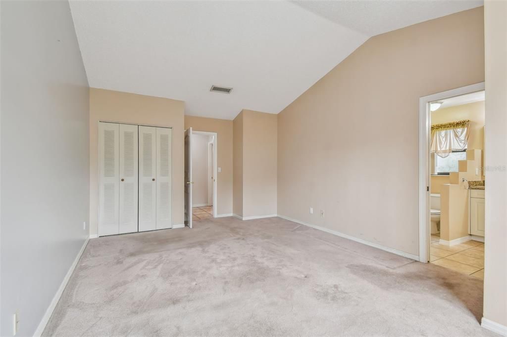 Active With Contract: $225,000 (2 beds, 2 baths, 1660 Square Feet)