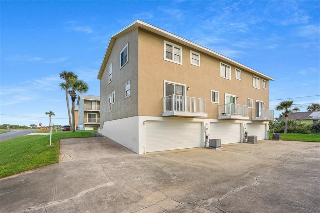 Active With Contract: $384,900 (3 beds, 2 baths, 1418 Square Feet)