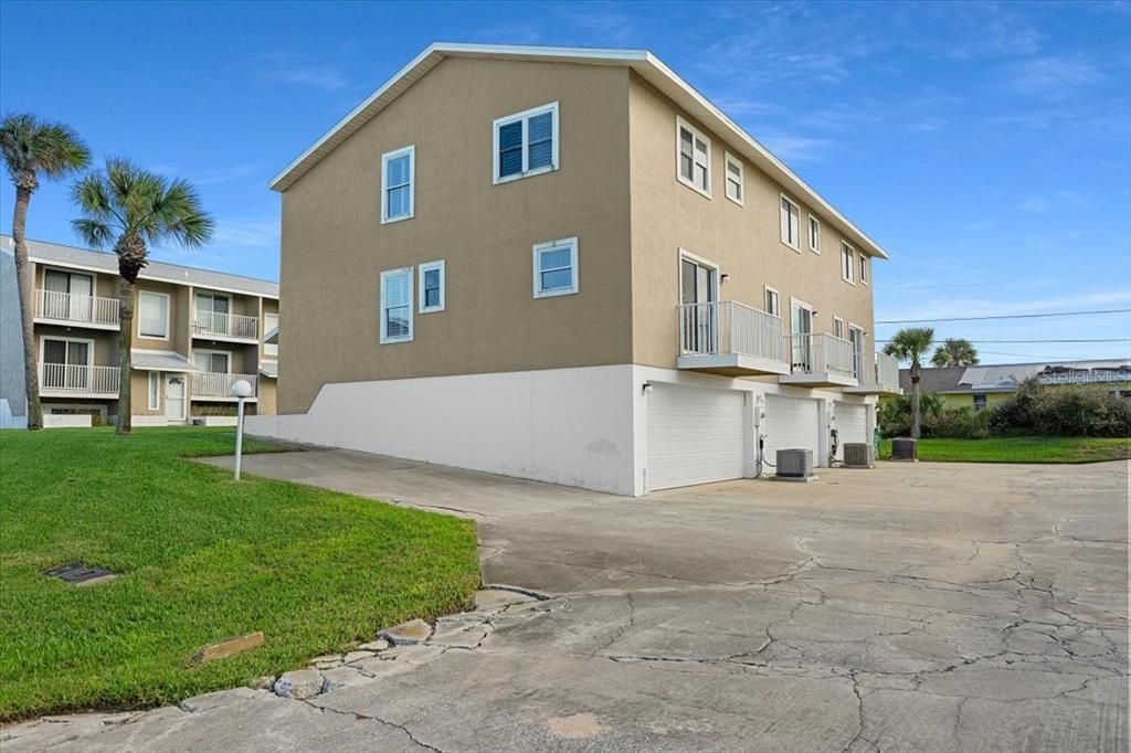 Active With Contract: $384,900 (3 beds, 2 baths, 1418 Square Feet)