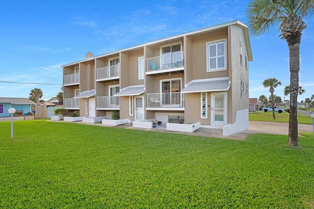 Active With Contract: $384,900 (3 beds, 2 baths, 1418 Square Feet)