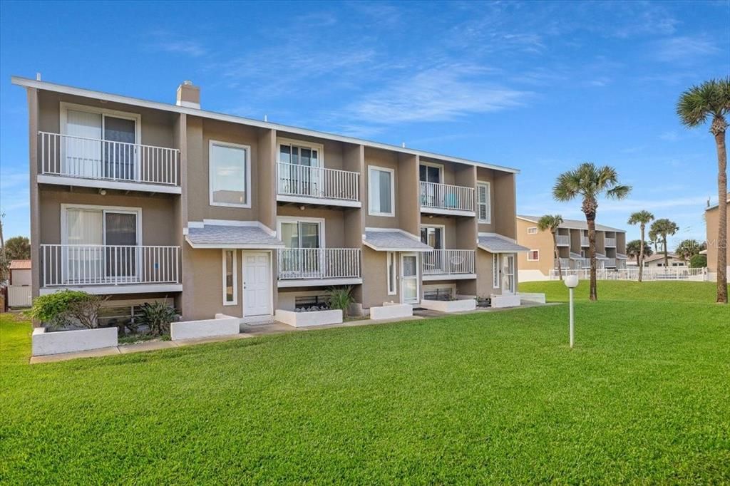 Active With Contract: $384,900 (3 beds, 2 baths, 1418 Square Feet)