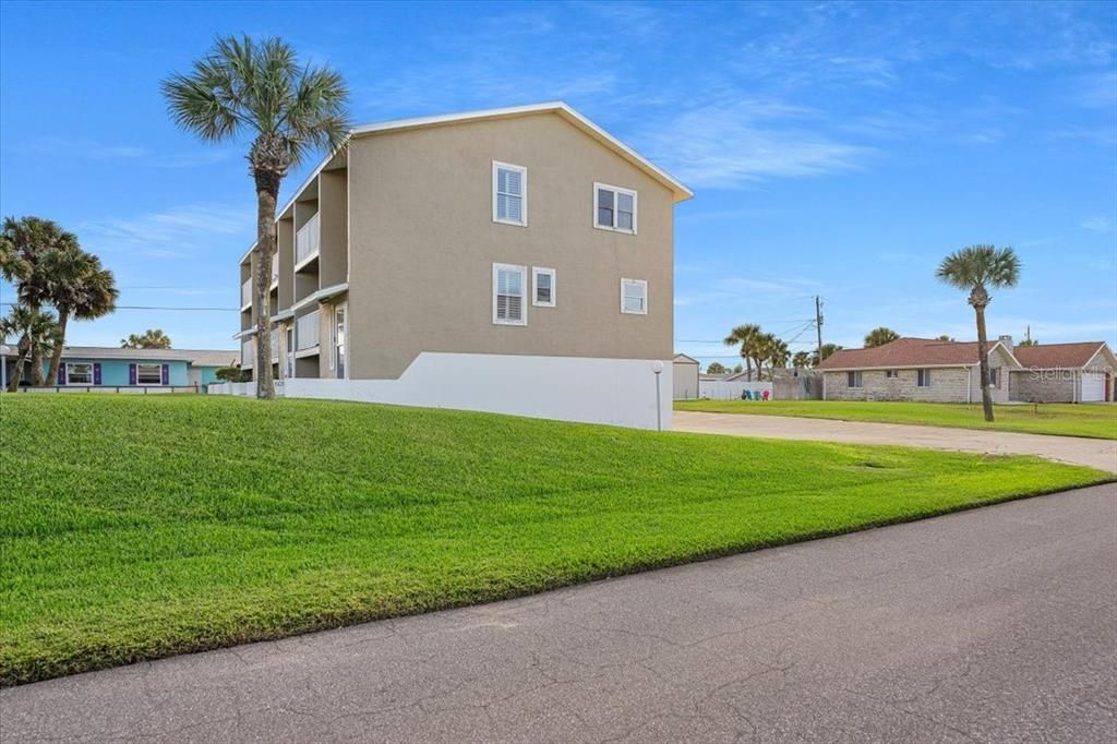 Active With Contract: $384,900 (3 beds, 2 baths, 1418 Square Feet)