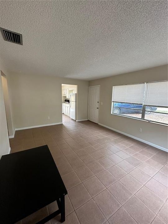 For Rent: $1,395 (2 beds, 1 baths, 810 Square Feet)