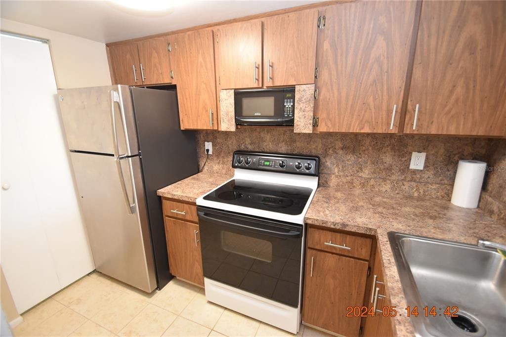 For Rent: $1,200 (1 beds, 1 baths, 682 Square Feet)