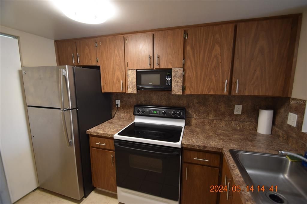 For Rent: $1,200 (1 beds, 1 baths, 682 Square Feet)