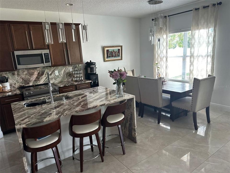 For Sale: $445,000 (3 beds, 2 baths, 1673 Square Feet)