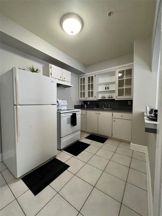 For Rent: $2,200 (1 beds, 1 baths, 654 Square Feet)