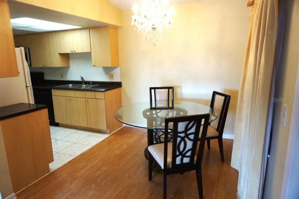 For Sale: $219,800 (2 beds, 2 baths, 1048 Square Feet)