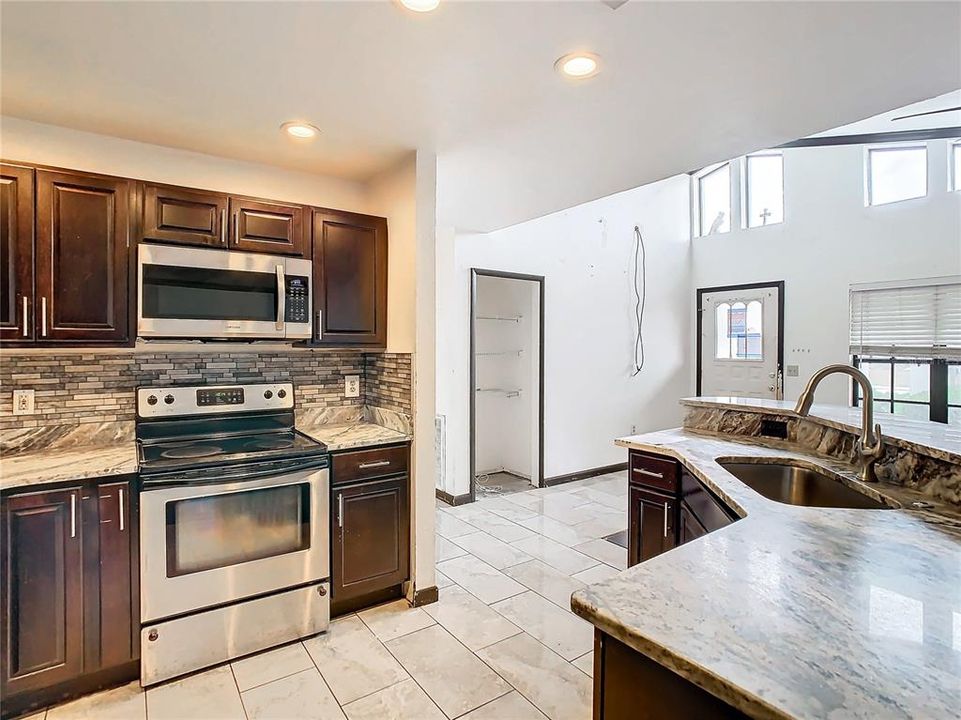 For Sale: $283,500 (3 beds, 2 baths, 1385 Square Feet)