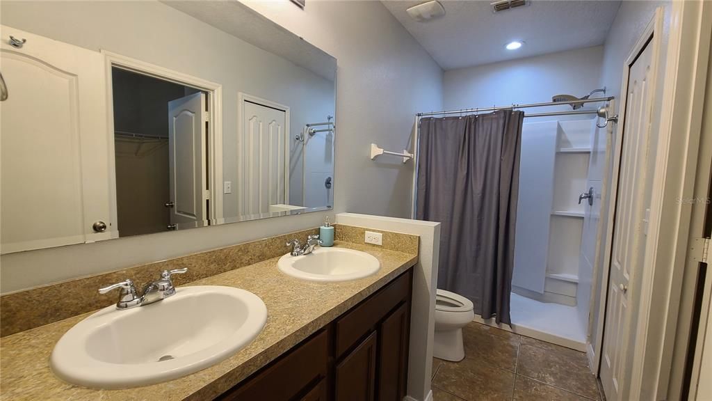 Primary bedroom en-suite bathroom.