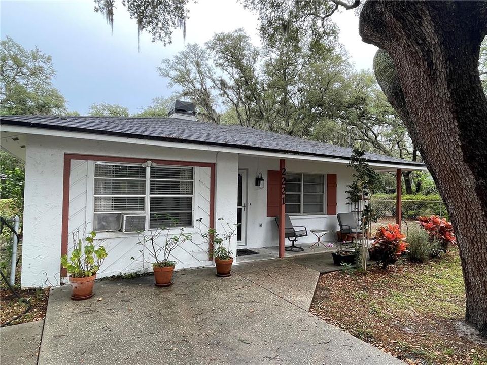 Active With Contract: $300,000 (3 beds, 2 baths, 1476 Square Feet)