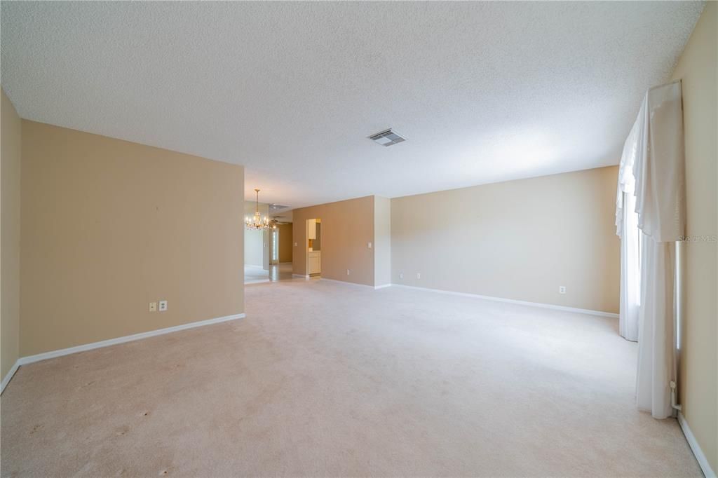Active With Contract: $269,900 (2 beds, 2 baths, 1516 Square Feet)
