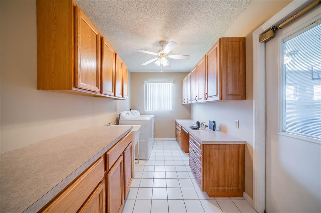 BUILT IN CABINETS AND DESK IN CONVENITENT LAUNDRY AREA