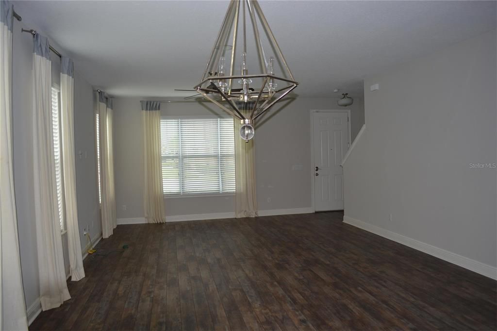 For Rent: $2,799 (3 beds, 2 baths, 1727 Square Feet)