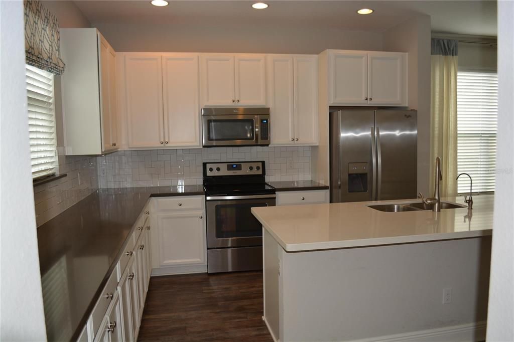 For Rent: $2,799 (3 beds, 2 baths, 1727 Square Feet)