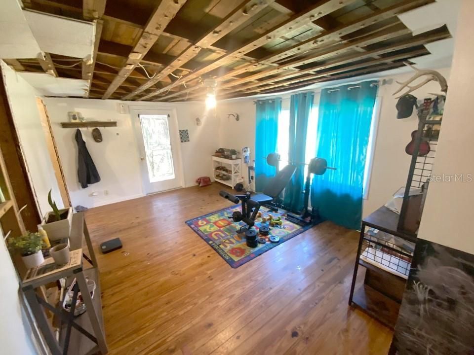 For Sale: $160,000 (3 beds, 2 baths, 1268 Square Feet)