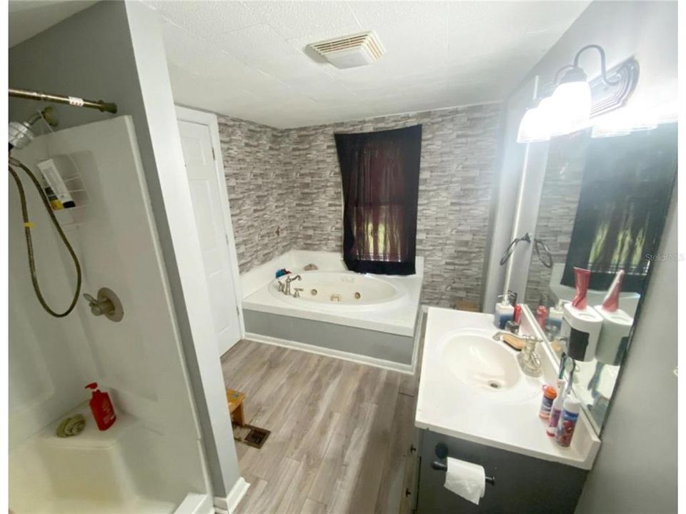 For Sale: $164,500 (3 beds, 2 baths, 1268 Square Feet)