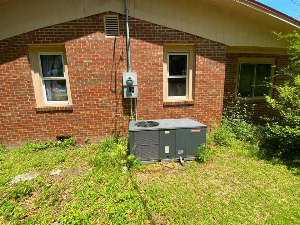 For Sale: $164,500 (3 beds, 2 baths, 1268 Square Feet)