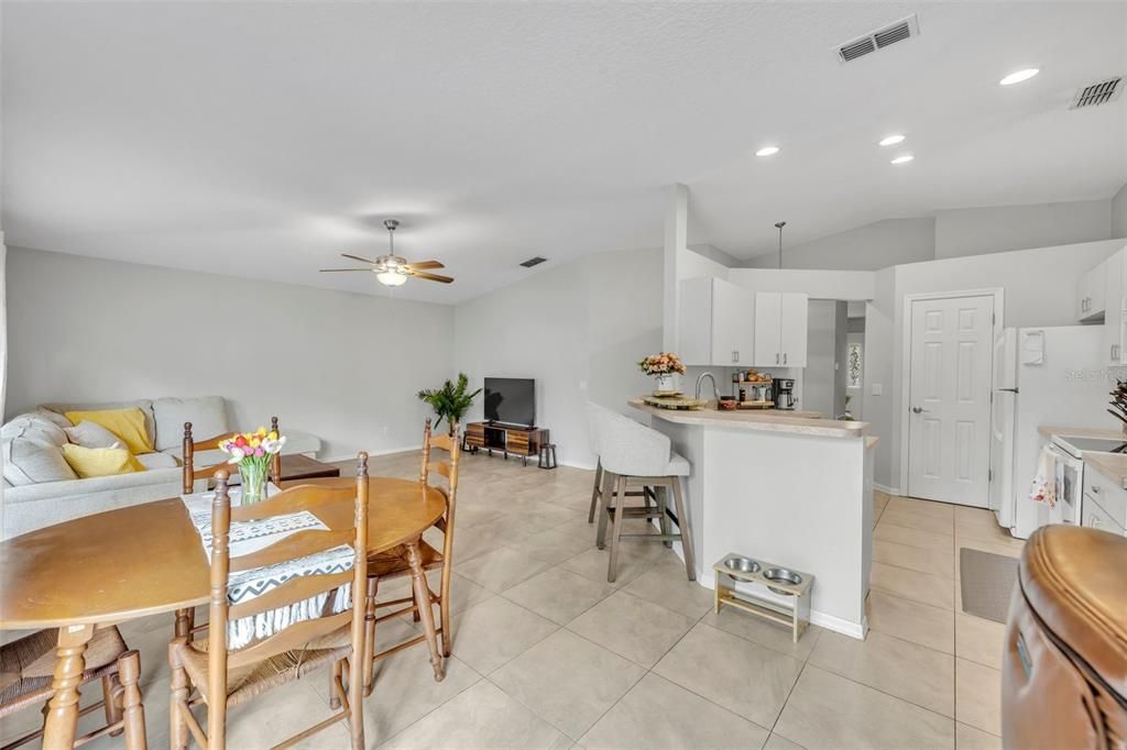 Active With Contract: $320,000 (3 beds, 2 baths, 1356 Square Feet)