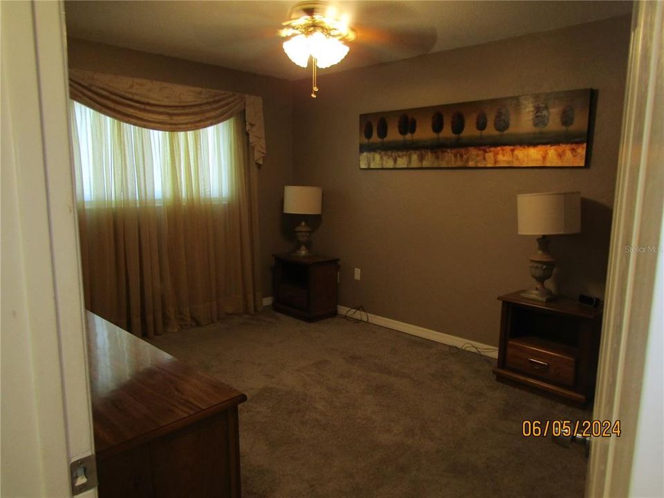 For Rent: $1,350 (2 beds, 1 baths, 864 Square Feet)