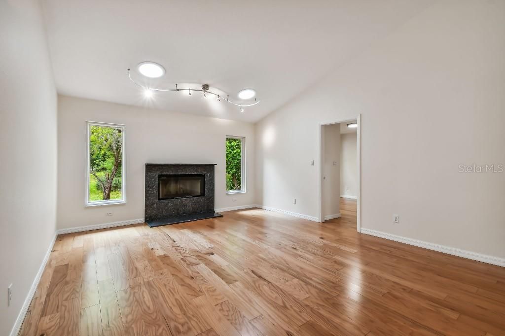 Active With Contract: $915,000 (4 beds, 2 baths, 2536 Square Feet)