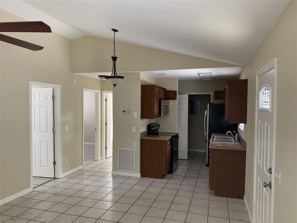 For Rent: $1,750 (2 beds, 2 baths, 720 Square Feet)