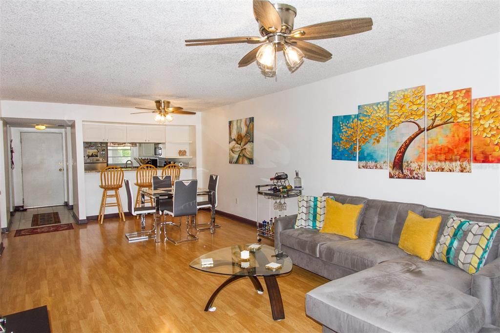 Active With Contract: $124,900 (2 beds, 2 baths, 1100 Square Feet)