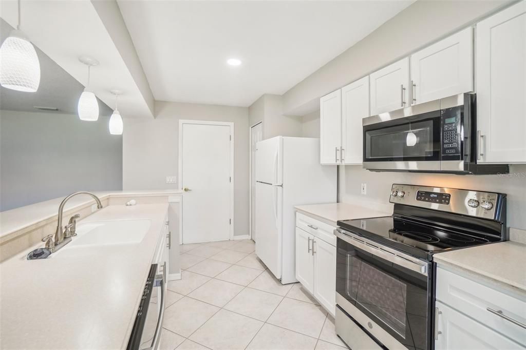Active With Contract: $269,900 (2 beds, 2 baths, 1816 Square Feet)
