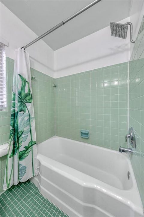 Shower/tub with period tile and updated shower head/plumbing