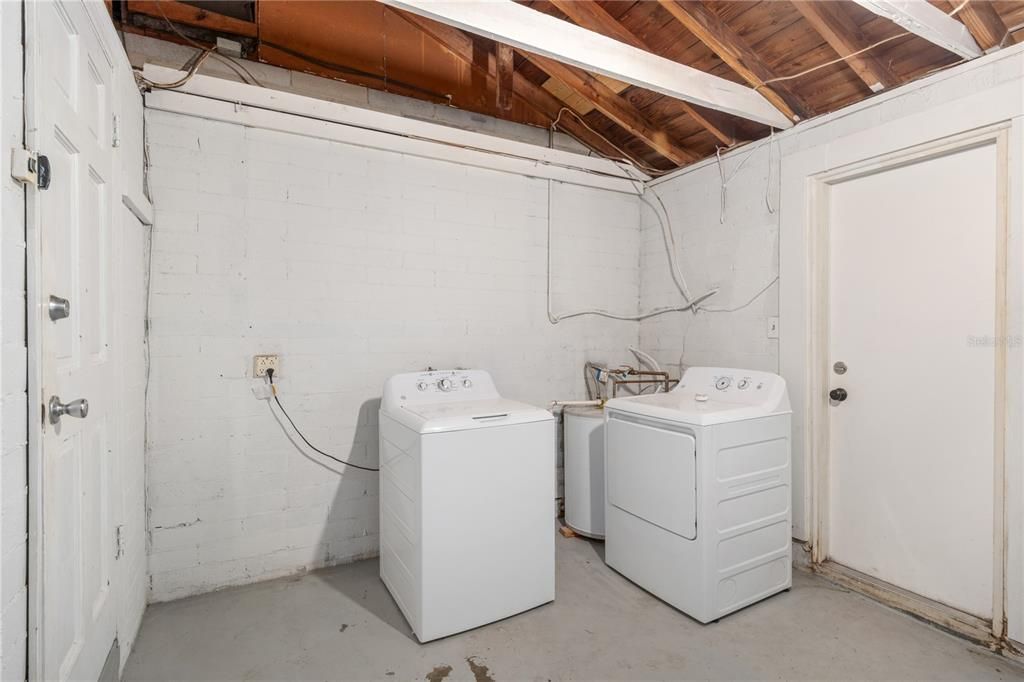 Newer (2020) washer and dryer in the garage stay with the property