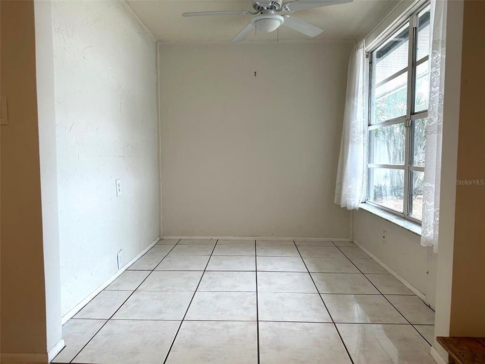 Recently Sold: $299,900 (2 beds, 1 baths, 936 Square Feet)