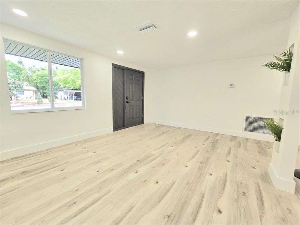 For Sale: $259,900 (3 beds, 2 baths, 967 Square Feet)