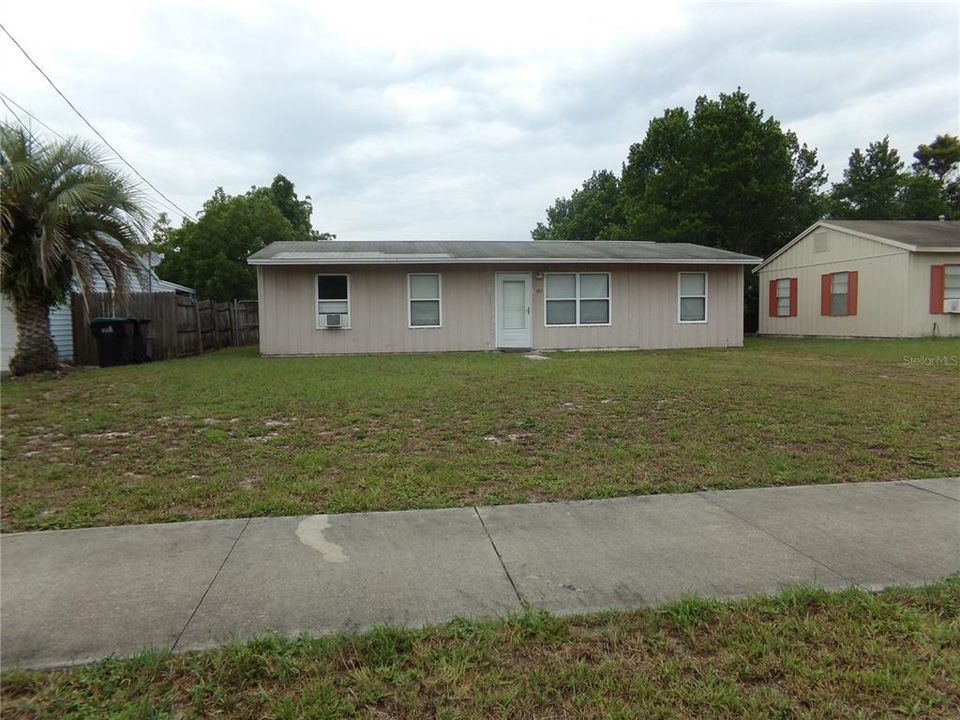 Active With Contract: $219,900 (2 beds, 1 baths, 1075 Square Feet)