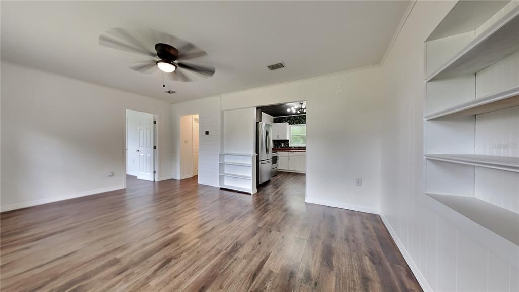 For Sale: $269,900 (3 beds, 1 baths, 1043 Square Feet)