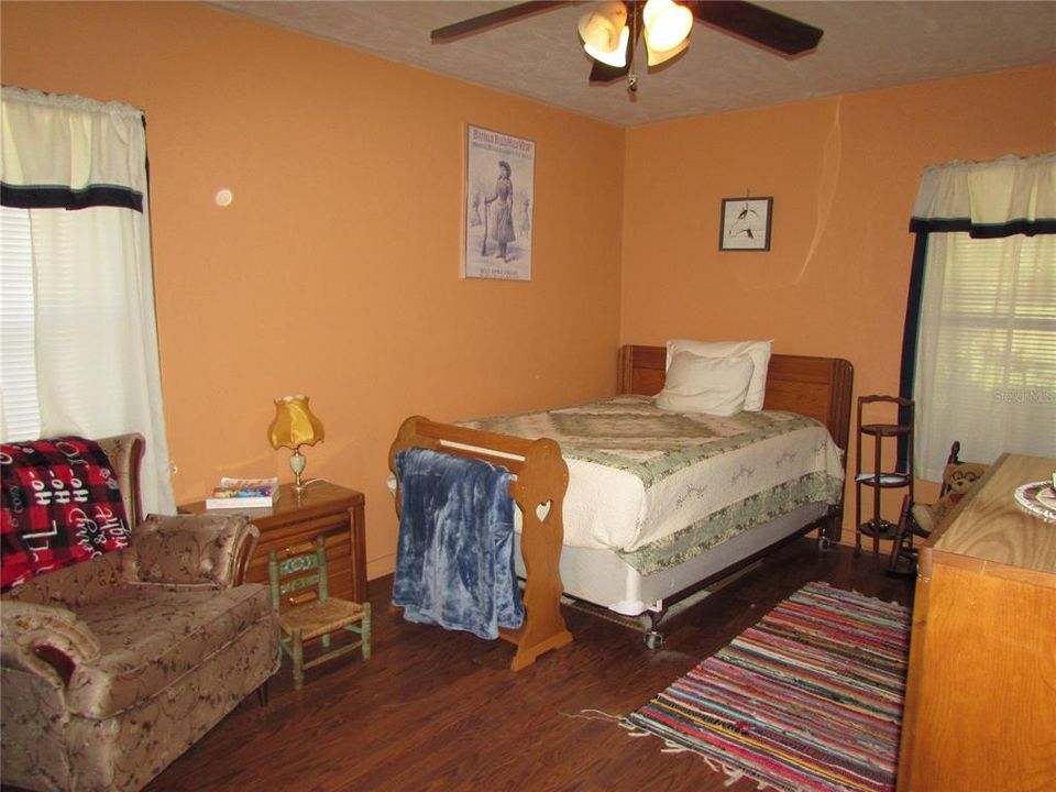 Active With Contract: $179,000 (1 beds, 1 baths, 768 Square Feet)