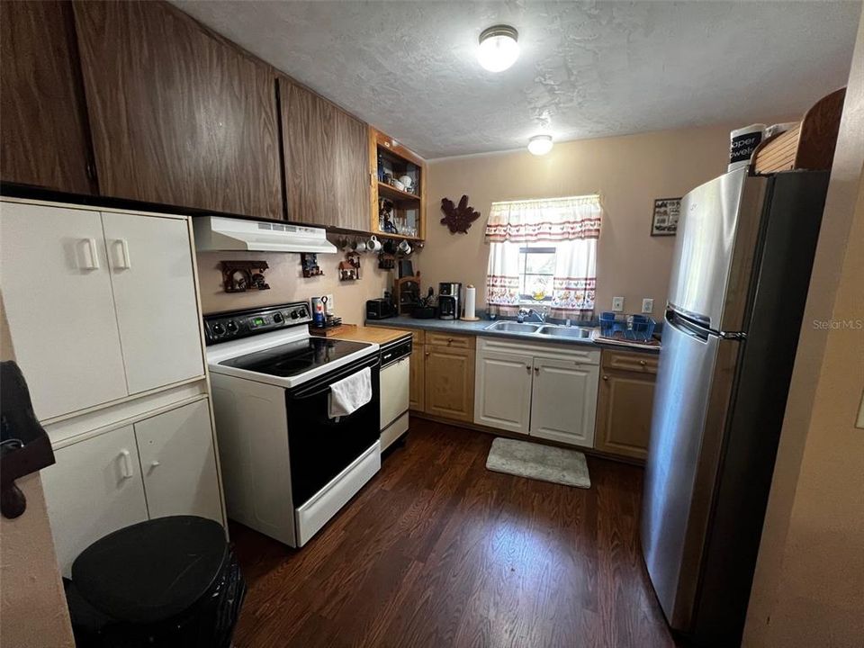 Active With Contract: $179,000 (1 beds, 1 baths, 768 Square Feet)