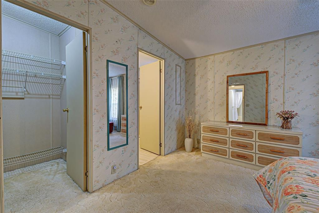 待售: $169,000 (2 贝兹, 2 浴室, 972 平方英尺)