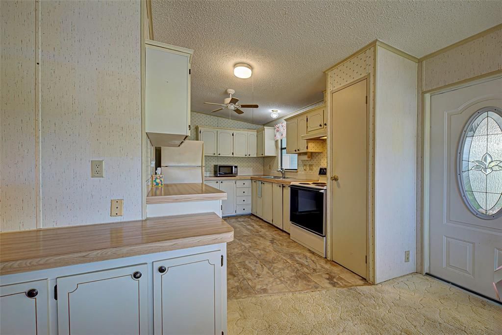 For Sale: $169,000 (2 beds, 2 baths, 972 Square Feet)