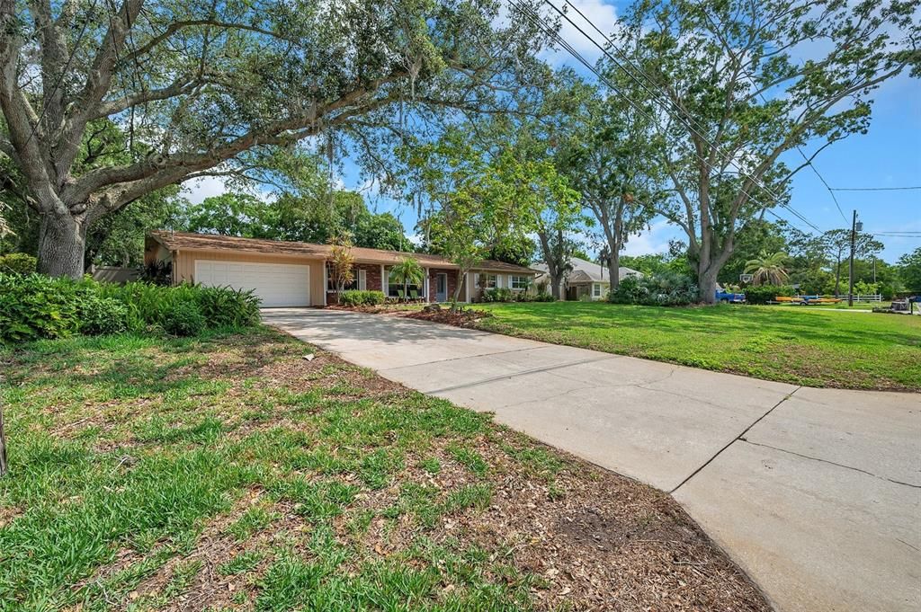 Active With Contract: $730,000 (4 beds, 3 baths, 2545 Square Feet)