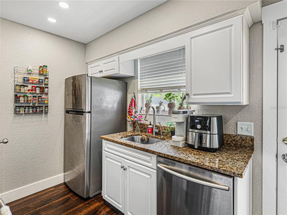 Active With Contract: $339,900 (3 beds, 2 baths, 1494 Square Feet)